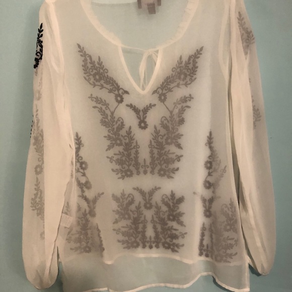 3/$30 Lumiere Embroidered Blouse - Picture 5 of 5